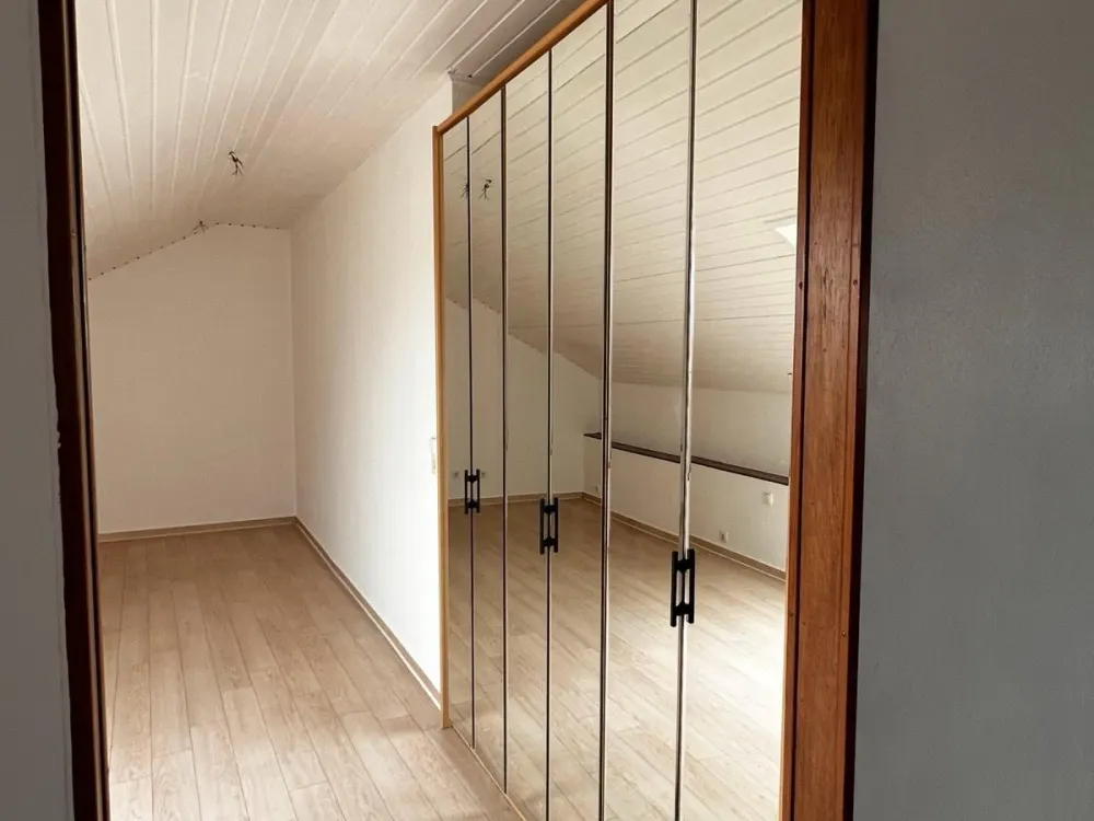 Helle 2 Zimmer Dachgeschosswohnung, 59 m², Stellplatz, in Kaarst