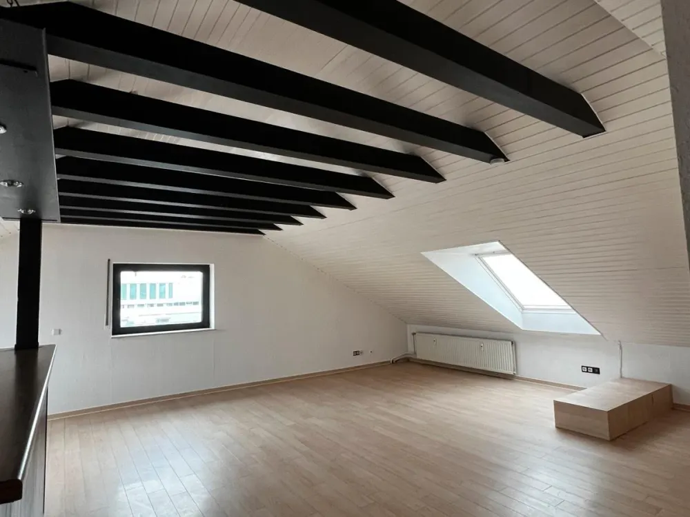 Helle 2 Zimmer Dachgeschosswohnung, 59 m², Stellplatz, in Kaarst