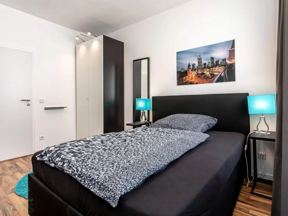Ab Sofort - modernes und gemütliches Zimmer in 5er WG - mitten im Bahnhofsviertel