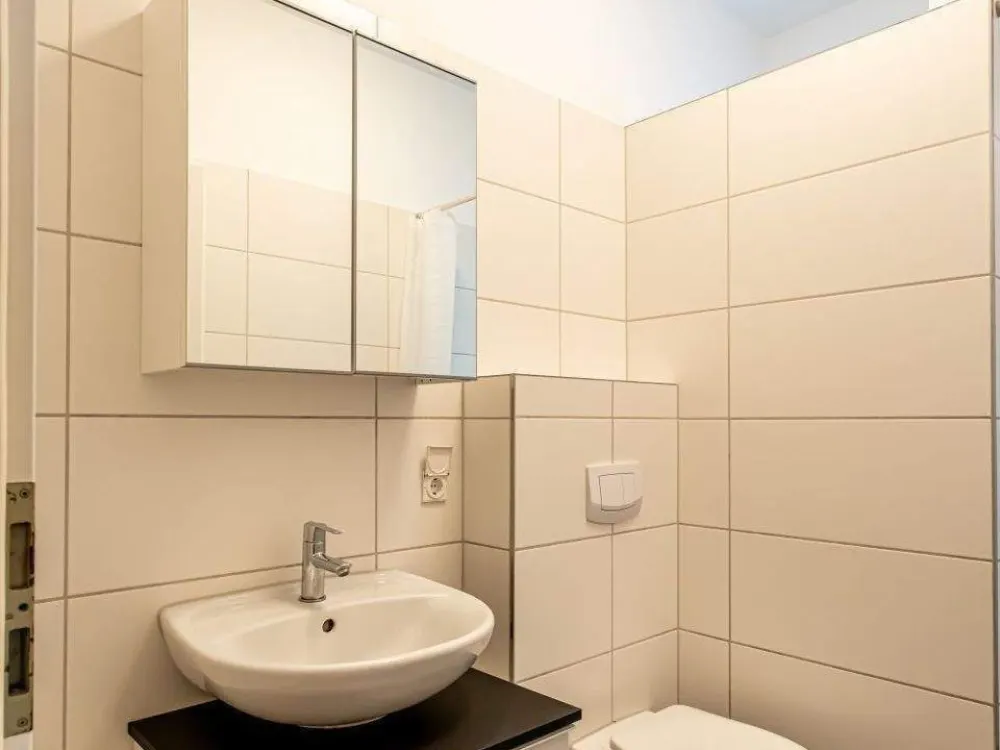 Ab Sofort - modernes und gemütliches Zimmer in 5er WG - mitten im Bahnhofsviertel