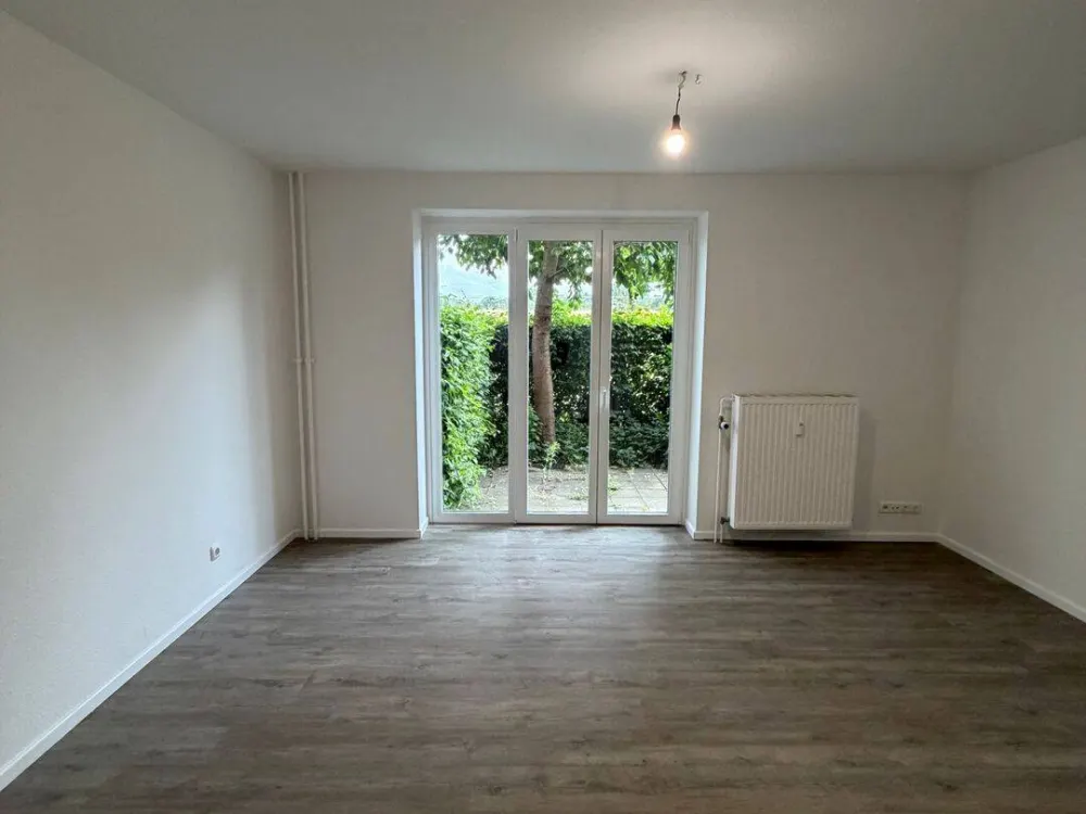 Rollstuhlgerechte Wohnung mit Stellplatz vor der Tür und Terrasse!