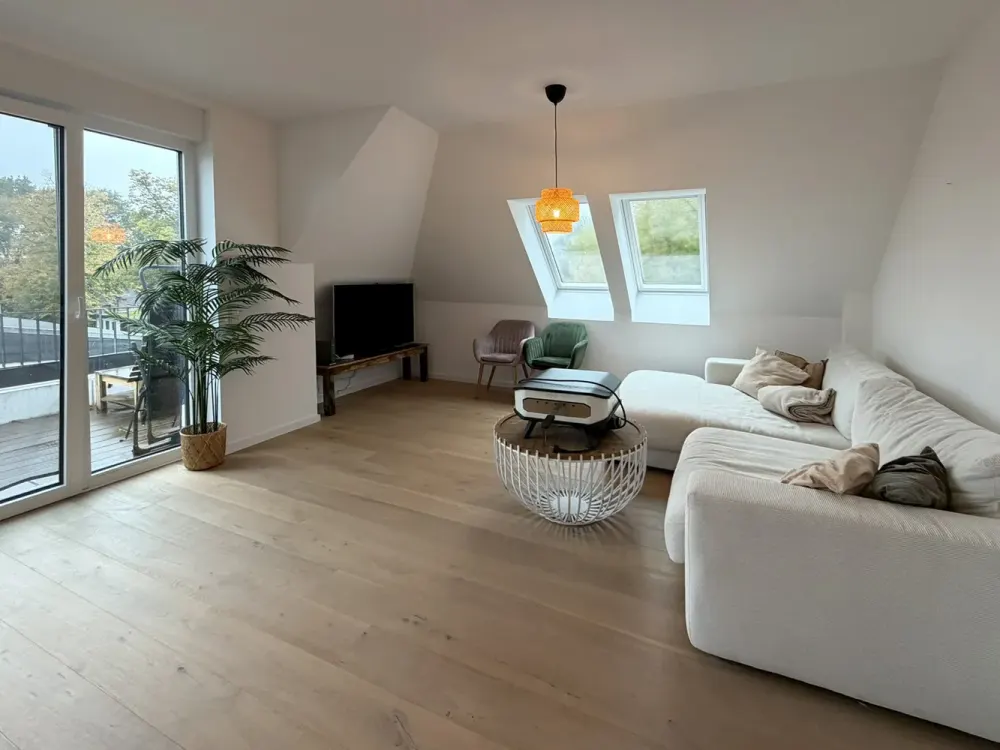 TOP modern 2-room apartment with large balcony and fitted kitchen in Habenhausen