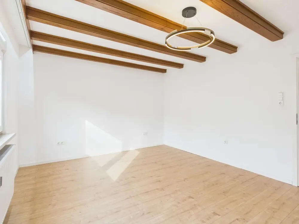 شقة أنيقة من 3 غرف مع مطبخ جديد في Karlsdorf - أول سكن بعد التجديد