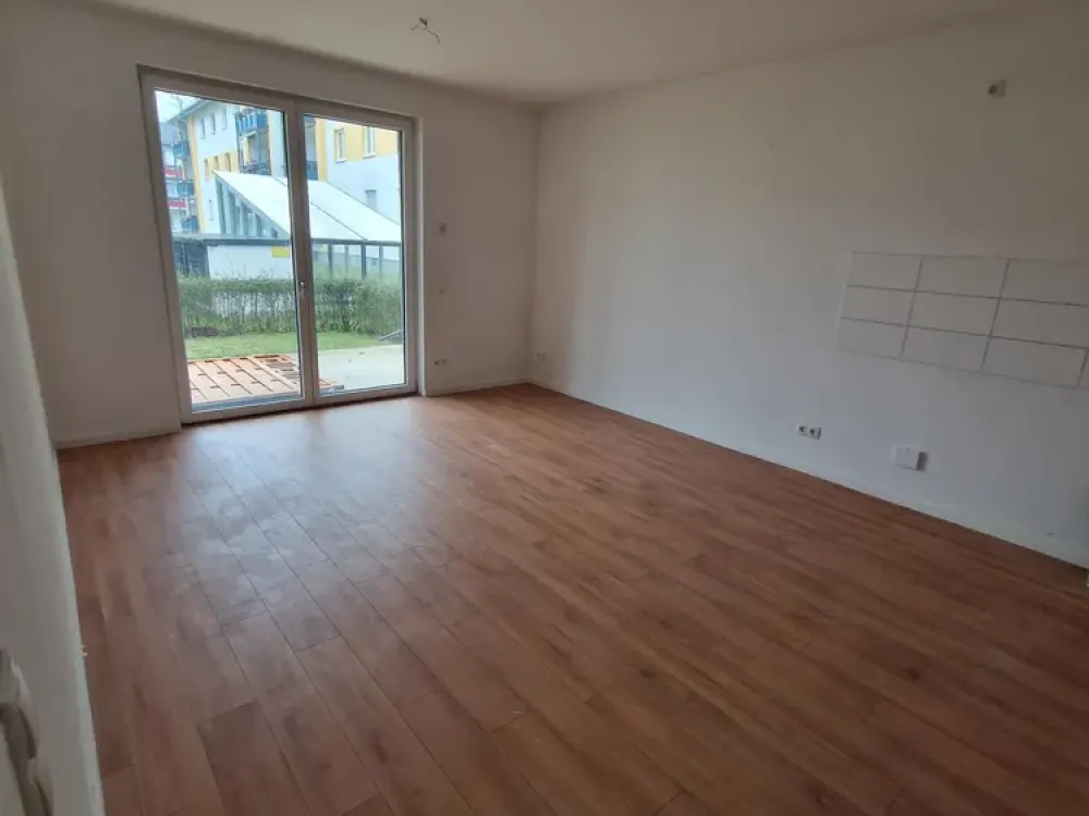 Helle 2-Zimmer-Erdgeschosswohnung mit Terrasse und offener Küche in Berlin-Spandau