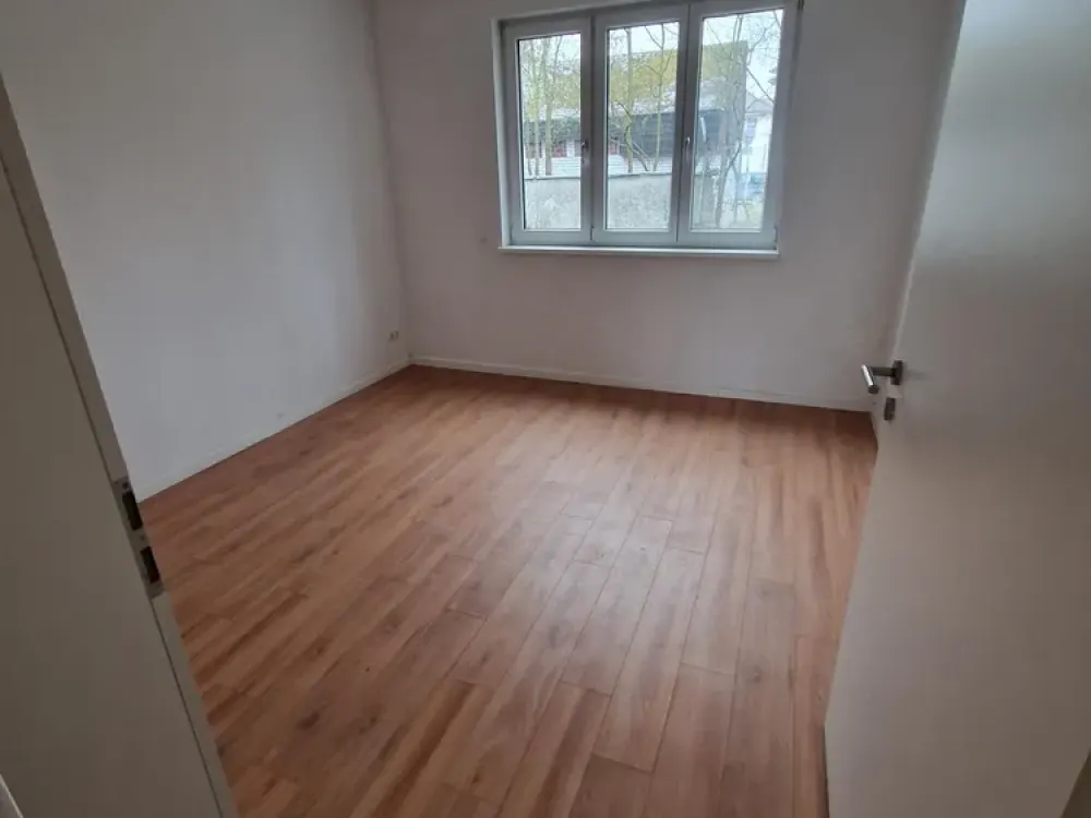Helle 2-Zimmer-Erdgeschosswohnung mit Terrasse und offener Küche in Berlin-Spandau
