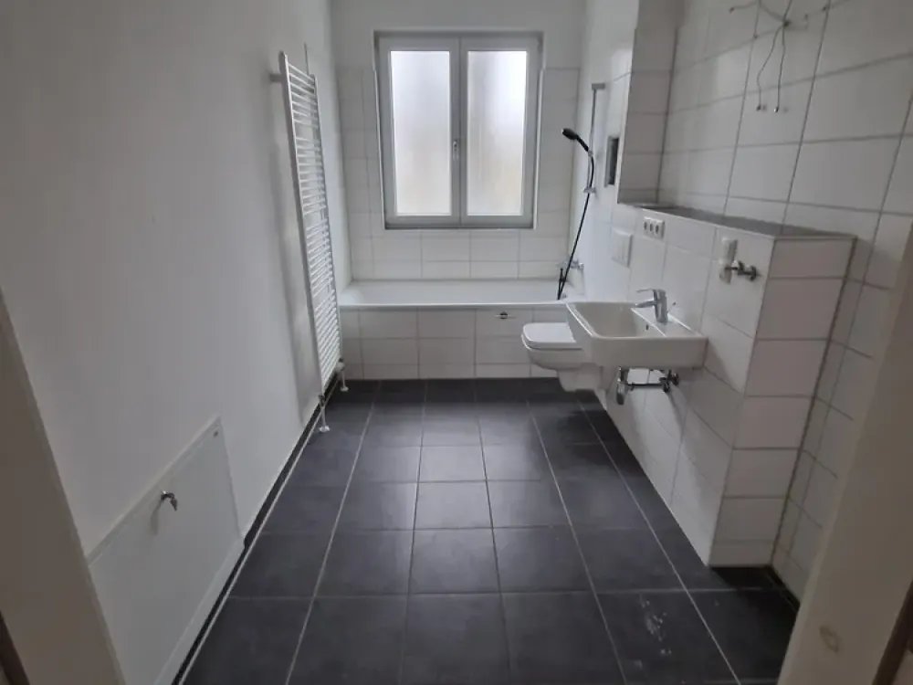 Helle 2-Zimmer-Erdgeschosswohnung mit Terrasse und offener Küche in Berlin-Spandau
