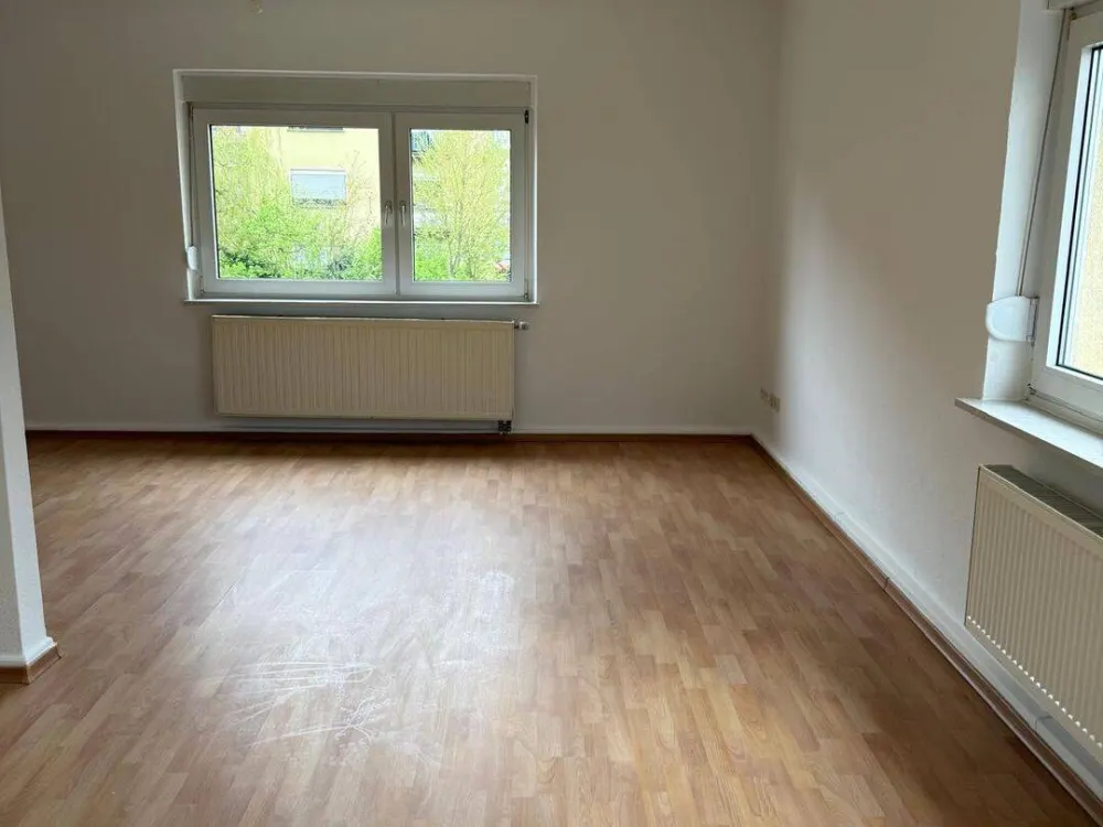 1 ZKB mit Balkon renoviert, 1.OG re, Wannenbad mit Fenster, Riegelsberger Str. 48, 66113 Saarbrücken