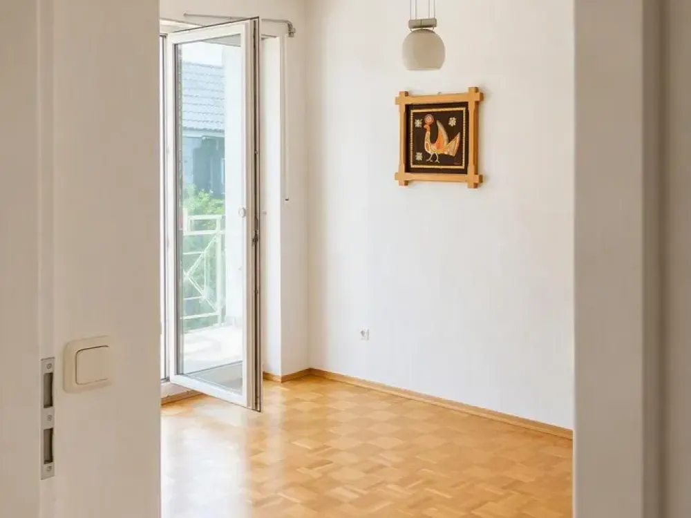 Charming 3-Room Maisonette with Terrace, Garden Share & Private Carport