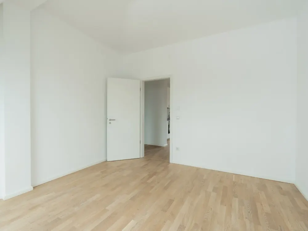 Erstbezug am Herrfurthplatz: 3,5-Zimmer-Dachgeschoss mit Terrasse & Klimaanlage
