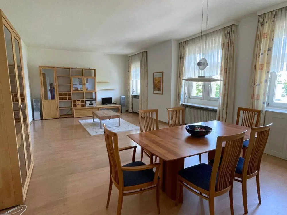 F-Dichterviertel: helle, charmant möblierte 3-Zimmer-Altbau-Wohnung