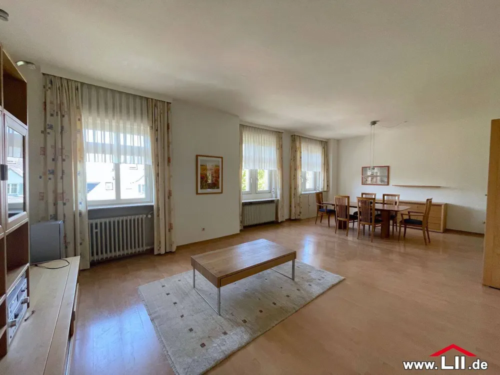 F-Dichterviertel: helle, charmant möblierte 3-Zimmer-Altbau-Wohnung