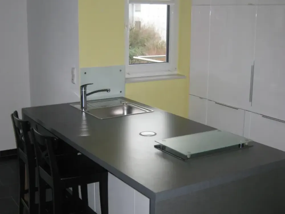 Vollmöblierte helle 1 ZWhg, top Küche, großer Balkon, Fußbodenheizung, geringe Nebenkosten