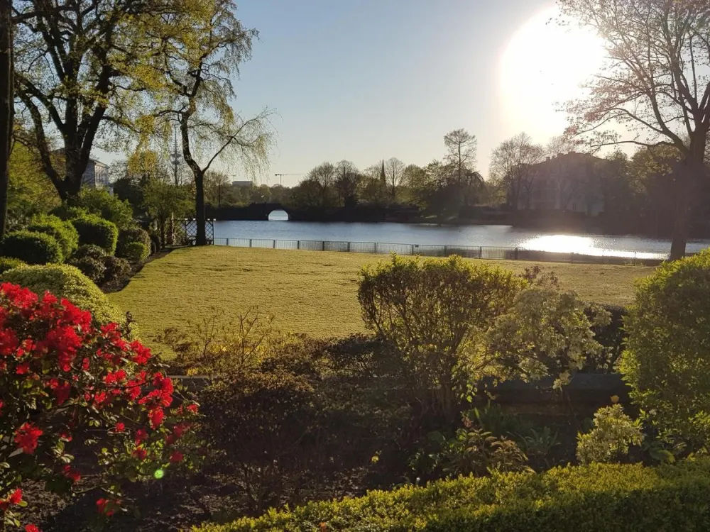 JOKER : 2 Zi. möbliert direkt an der Alster mit Garten Süd-West - BLICK auf den FEENTEICH