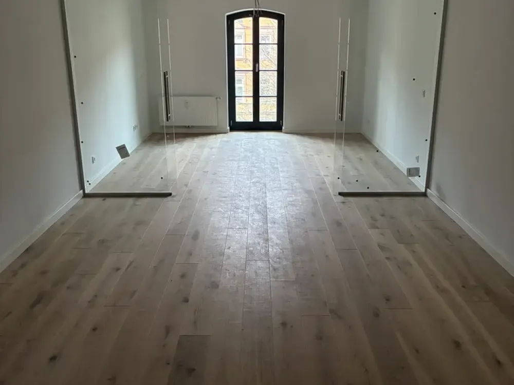 Großzügige 3 Zimmer Wohnung im Industriedenkmal mit EBK und Parkett