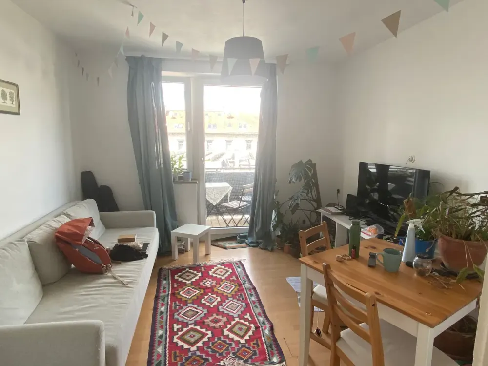 Zentrale, ruhige 2-Zimmer-Wohnung mit Balkon am Olgaeck, Stuttgart-Mitte, sofort einzugsbereit