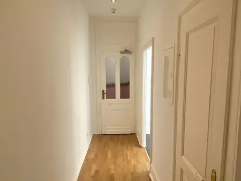 Kernsanierte 2ZKB Altbauwohnung mit Balkon