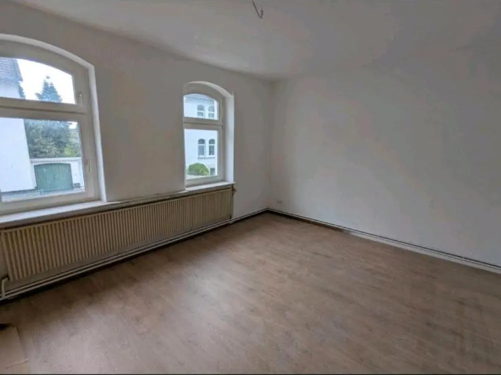 4-room apartment in Niederzwehren with shared garden use
