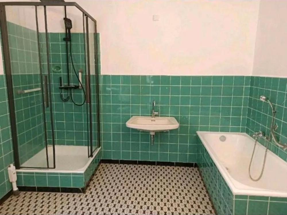 4-room apartment in Niederzwehren with shared garden use