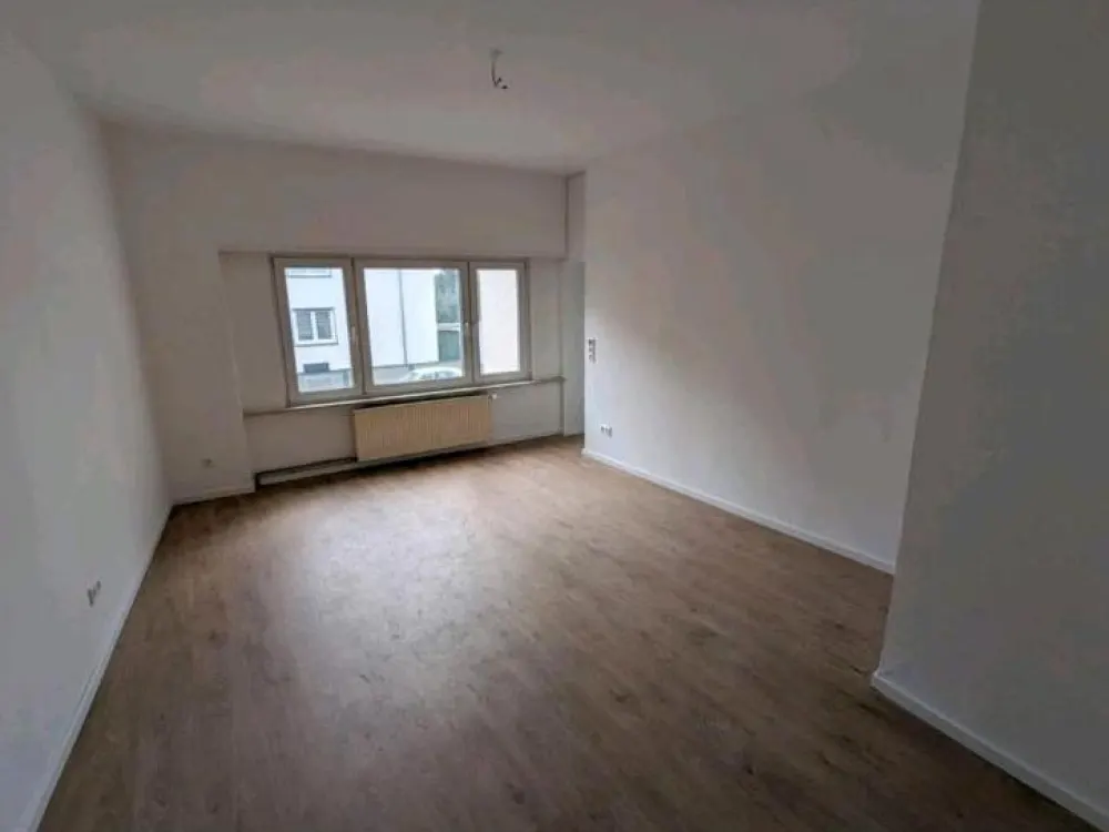 4-room apartment in Niederzwehren with shared garden use