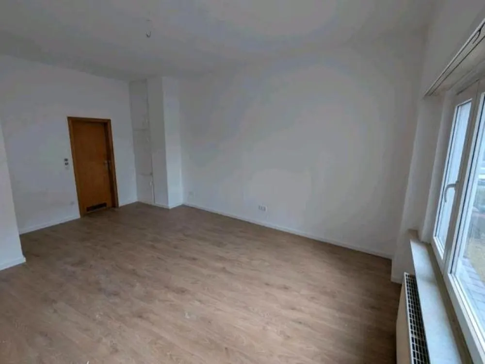4-room apartment in Niederzwehren with shared garden use
