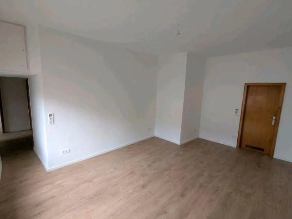 4-room apartment in Niederzwehren with shared garden use
