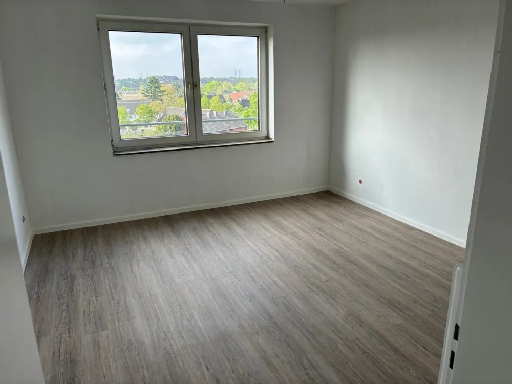 Cozy 3-Room Apartment in Neuss, 6th Floor