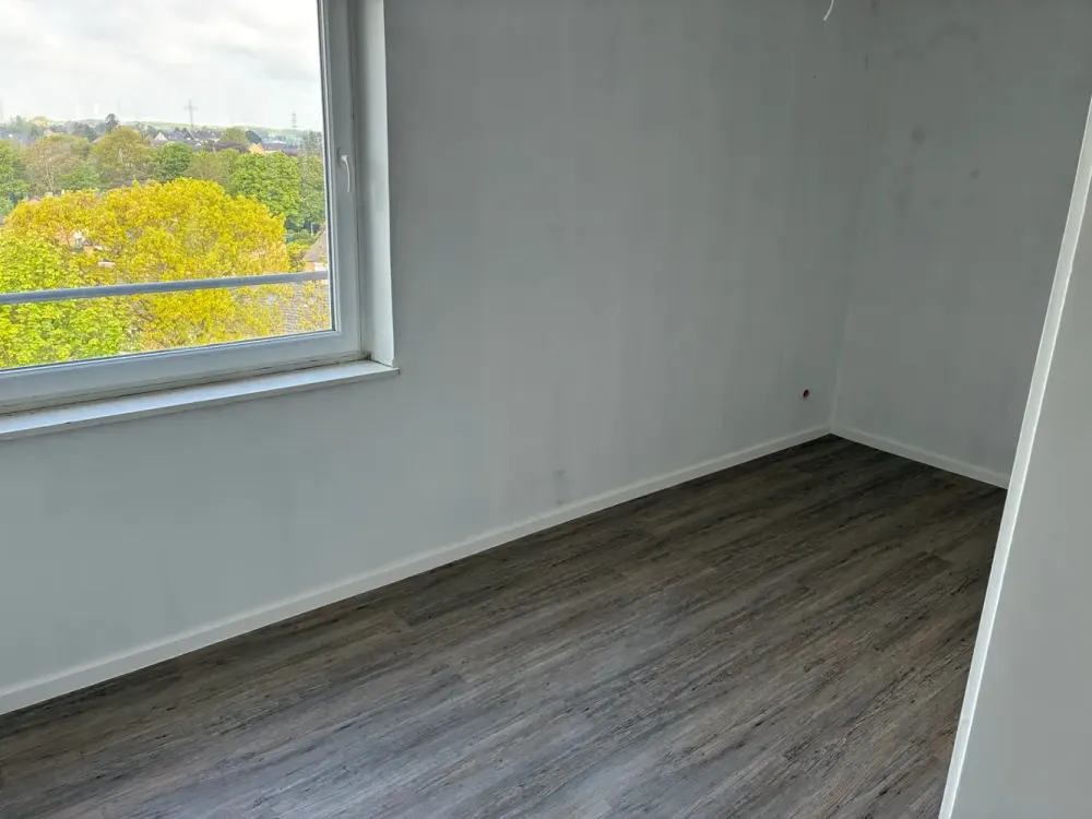 Cozy 3-Room Apartment in Neuss, 6th Floor