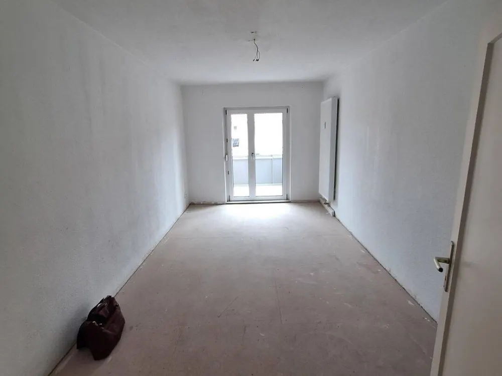 Geräumige 2-Zimmer-Wohnung mit Balkon im 4. OG in 90443 Nürnberg