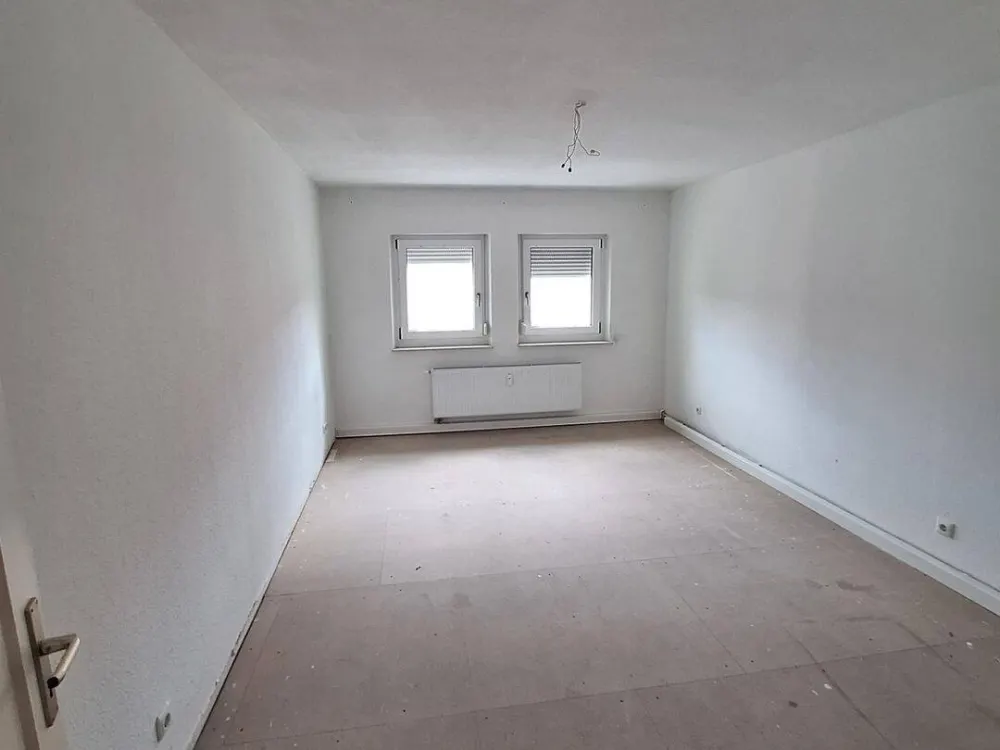 Geräumige 2-Zimmer-Wohnung mit Balkon im 4. OG in 90443 Nürnberg
