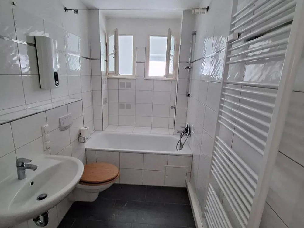 Geräumige 2-Zimmer-Wohnung mit Balkon im 4. OG in 90443 Nürnberg