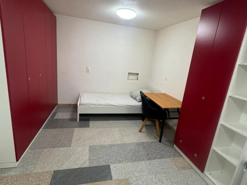 1 Zimmer im Untergeschoss