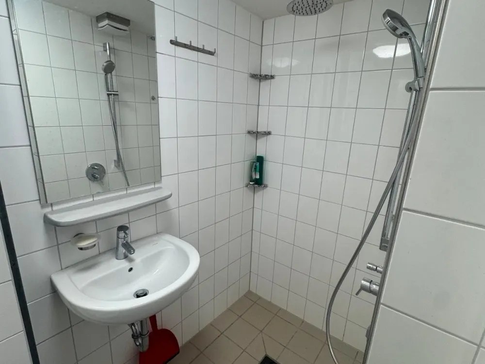 1 Zimmer im Untergeschoss