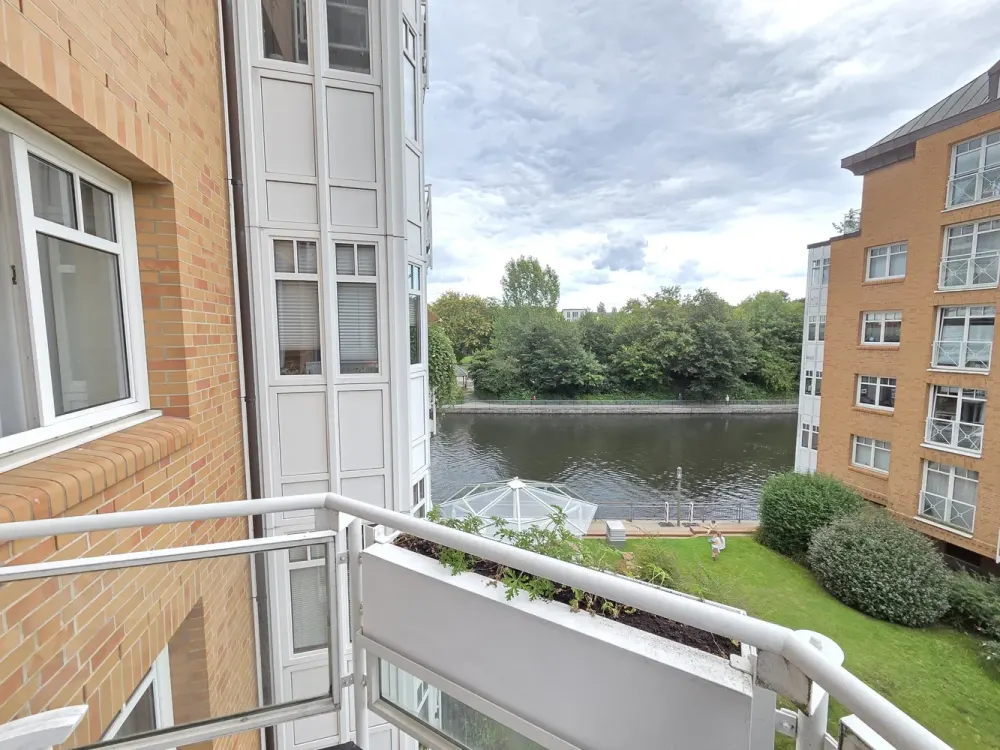 Wohnen, wo andere Urlaub machen, exklusive Lage mit Wasserblick & Bootsstellplatz