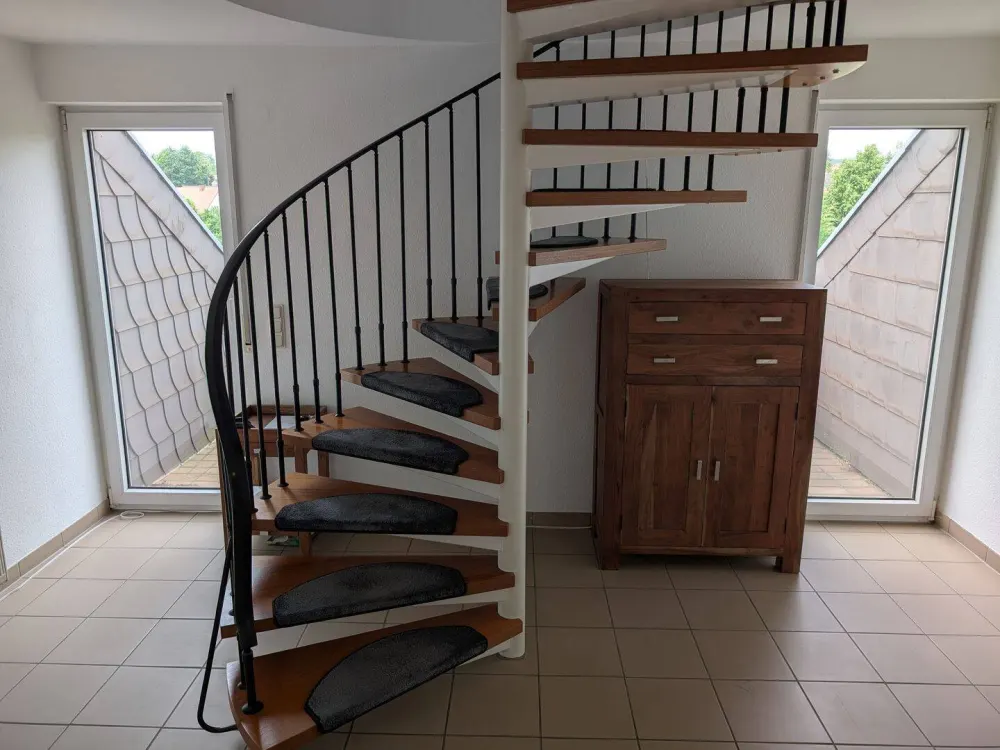 Sbr.- Rotenbühl * Nähe Uni * schicke Maisonette Wohnung * Einbauküche * Balkon