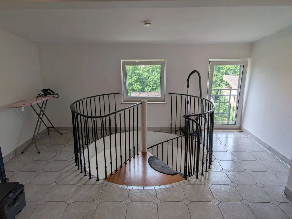 Sbr.- Rotenbühl * Nähe Uni * schicke Maisonette Wohnung * Einbauküche * Balkon