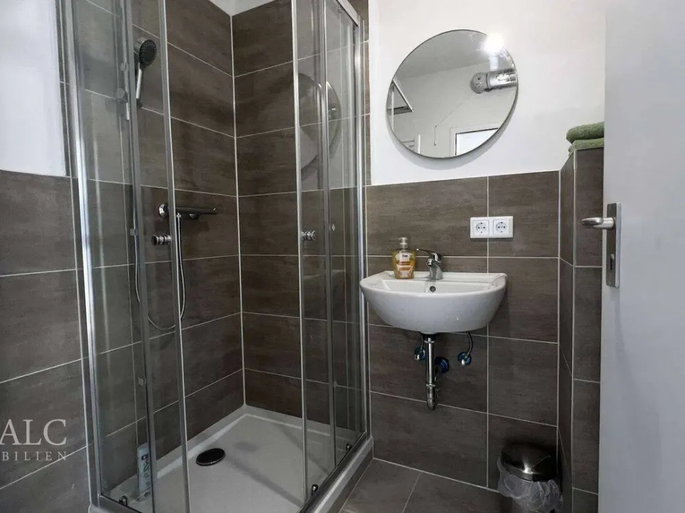 Voll möblierte 1-Zimmer-Wohnung mit Gartenmitnutzung - hell, modern & zentral!