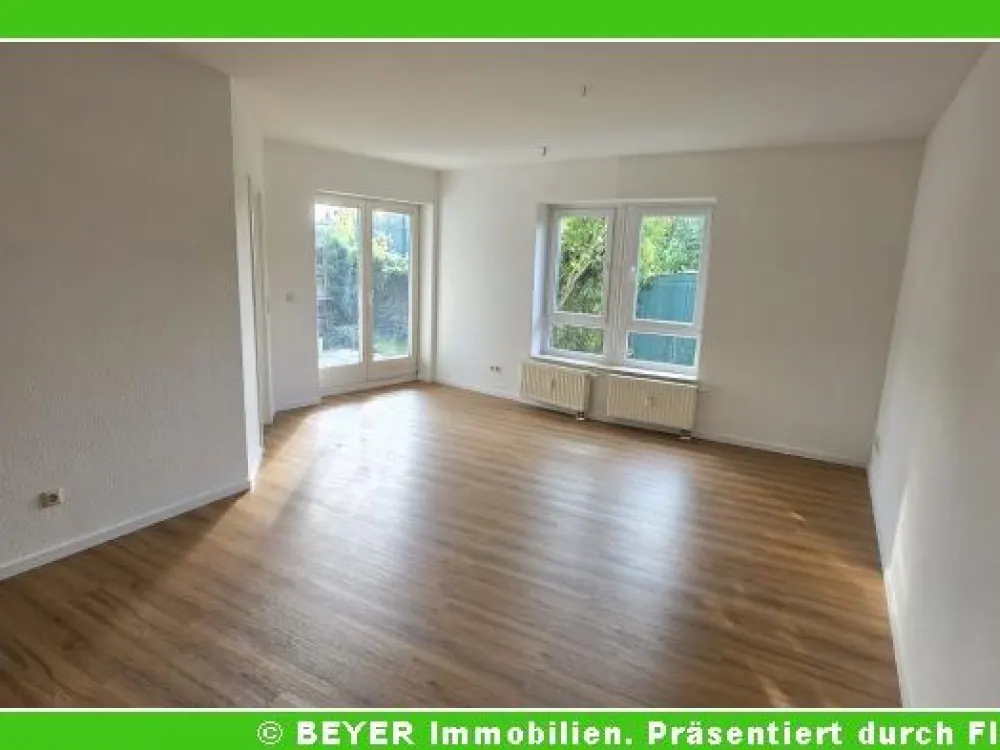 Spacious 3-Room Apartment with Terrace and Fitted Kitchen in Dresden-Pieschen