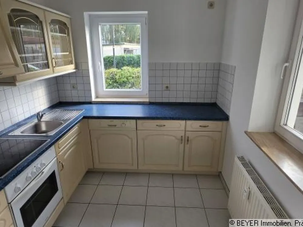 Spacious 3-Room Apartment with Terrace and Fitted Kitchen in Dresden-Pieschen