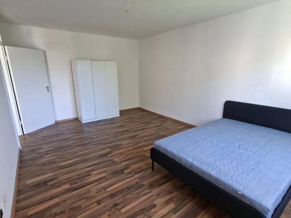 D - Lierenfeld *** möbliertes WG-Zimmer ****