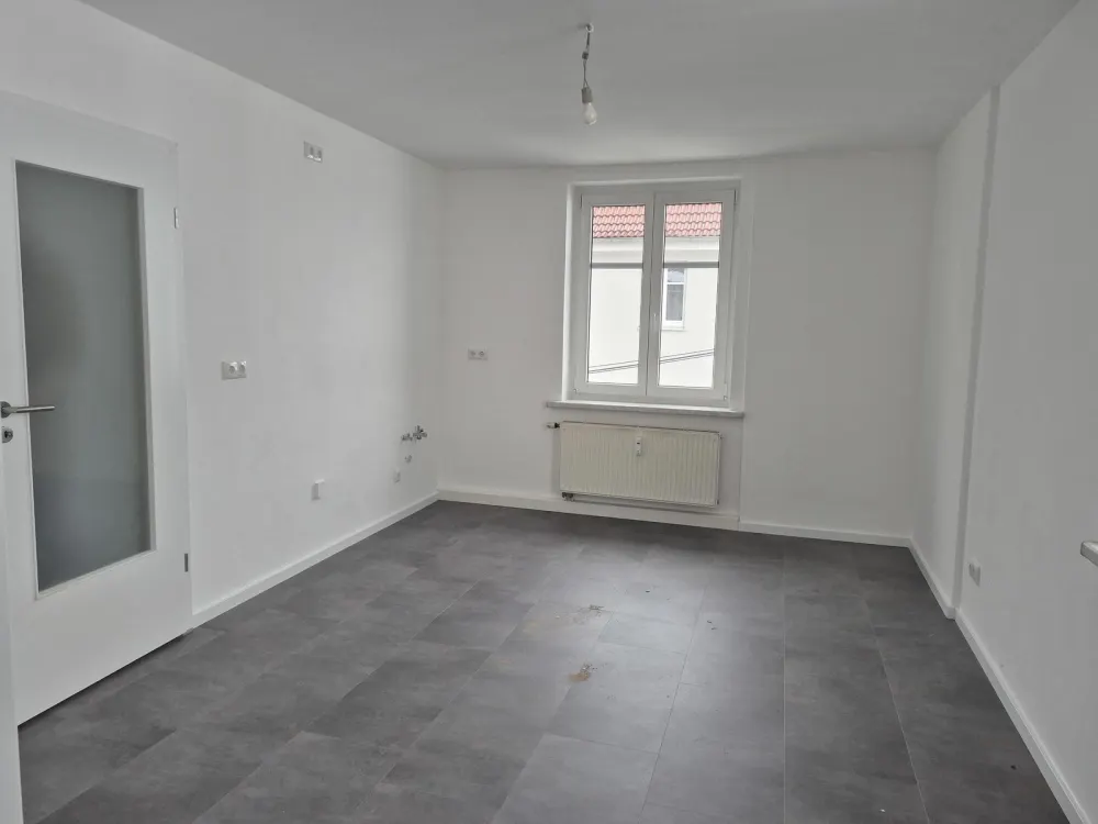 Helle 2-Raum Wohnung + Stellplatz u. Garten mögl.!