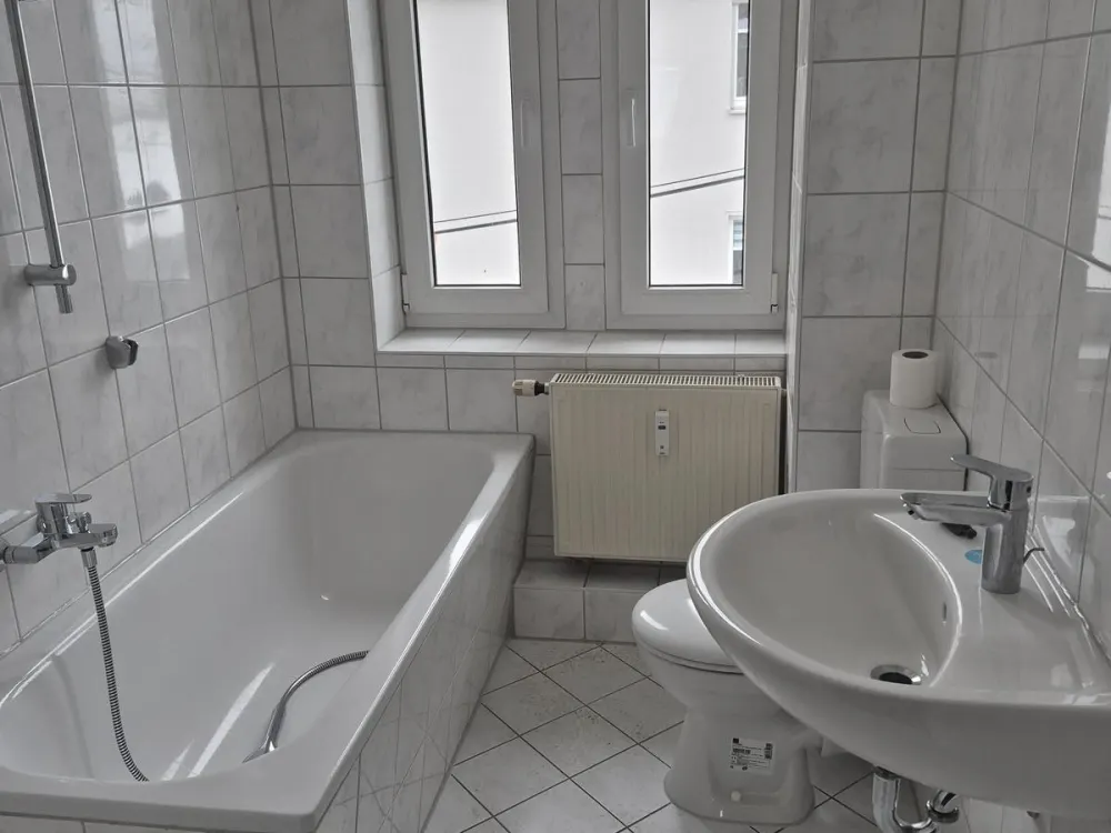 Helle 2-Raum Wohnung + Stellplatz u. Garten mögl.!