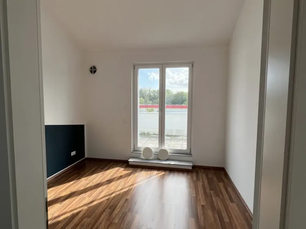 3-Room Attic Penthouse + Elevator to the Apartment + Flooded with Light + 2 Large Roof Terraces