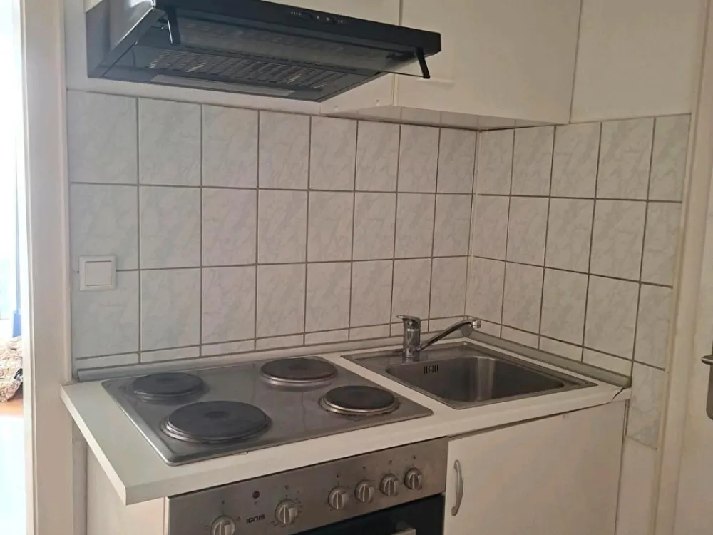 Zentral Düsseldorf 1-Zimmer-Wohnung mit Einbauküche