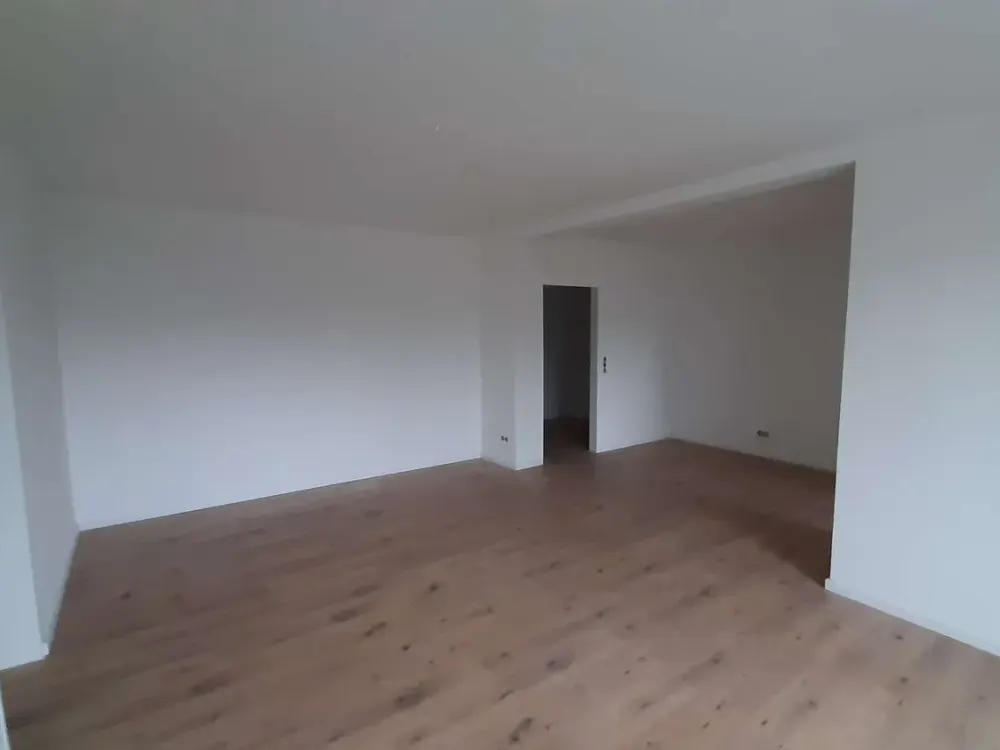 Remscheider Straße 54 - frisch sanierte 2 ZKB Wohnung im EG zu vermieten