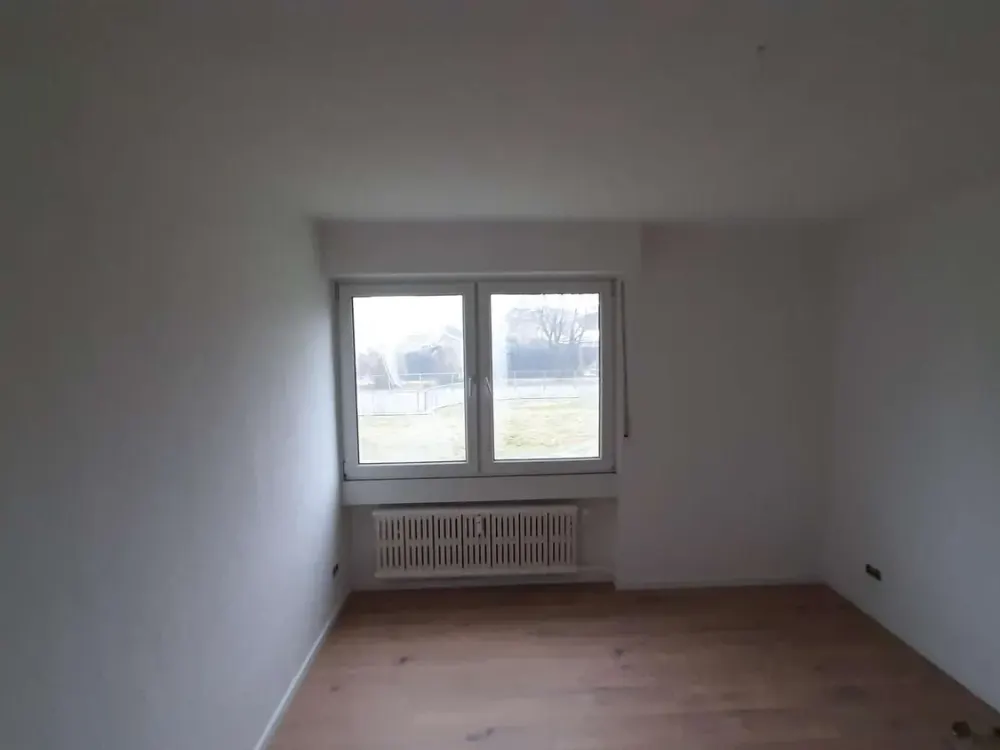 Remscheider Straße 54 - frisch sanierte 2 ZKB Wohnung im EG zu vermieten