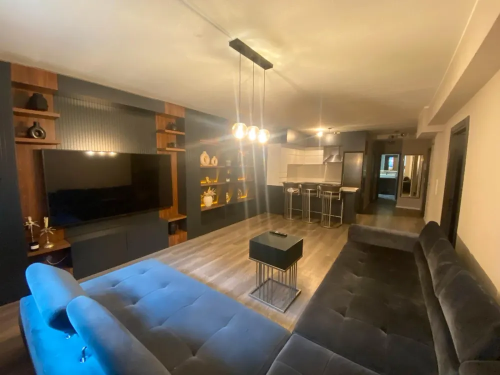 2,5-Zimmer Luxuswohnung - voll möbliert & zentral in Köln!