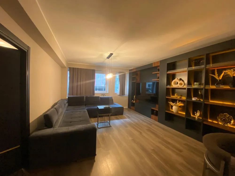 2,5-Zimmer Luxuswohnung - voll möbliert & zentral in Köln!