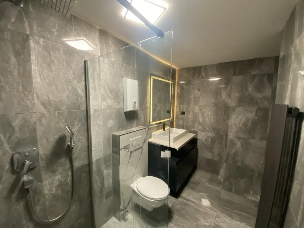 2,5-Zimmer Luxuswohnung - voll möbliert & zentral in Köln!