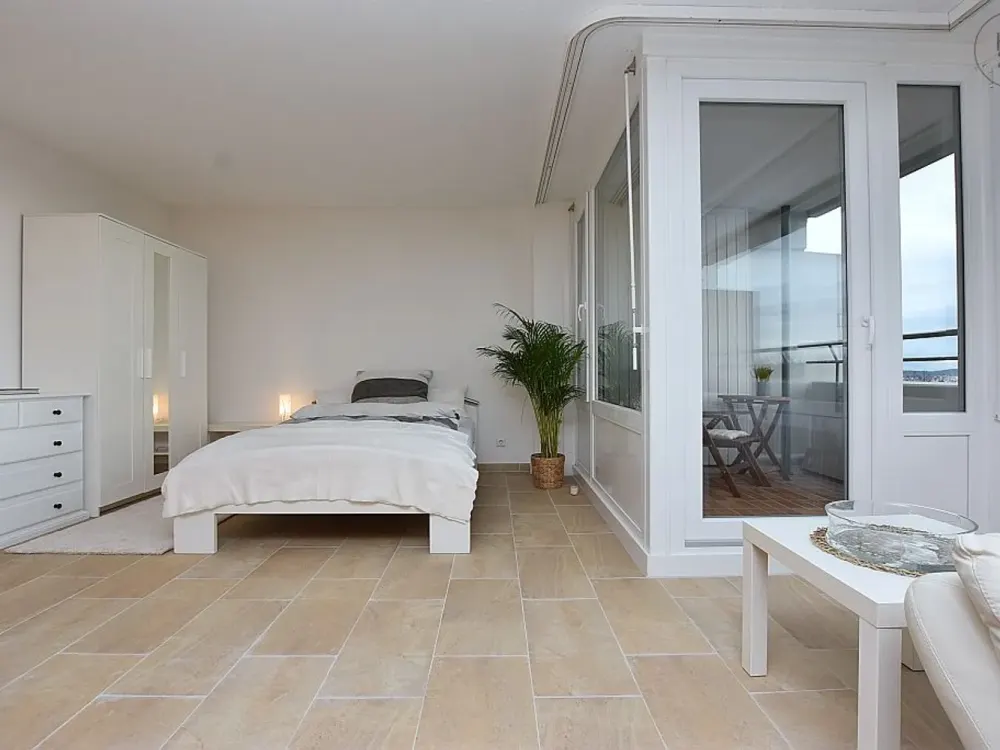 Modern möblierte Wohnung mit Tiefgarage und Balkon in Stuttgart Asemwald