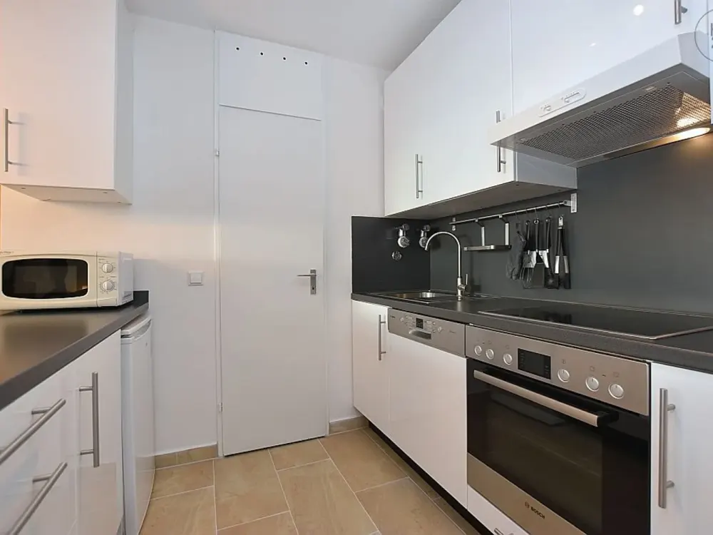Modern möblierte Wohnung mit Tiefgarage und Balkon in Stuttgart Asemwald